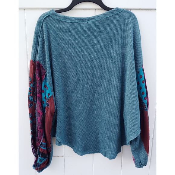 Unique & Fabulous!😎 We The Free Blossom Sleeve Thermal Top Blue/Green Multi M - Picture 4 of 8